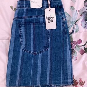 I’m selling because they are to big, sad I didn’t get to wear them! Size 13